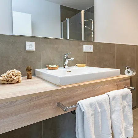 Aparthotel Gustav 4*